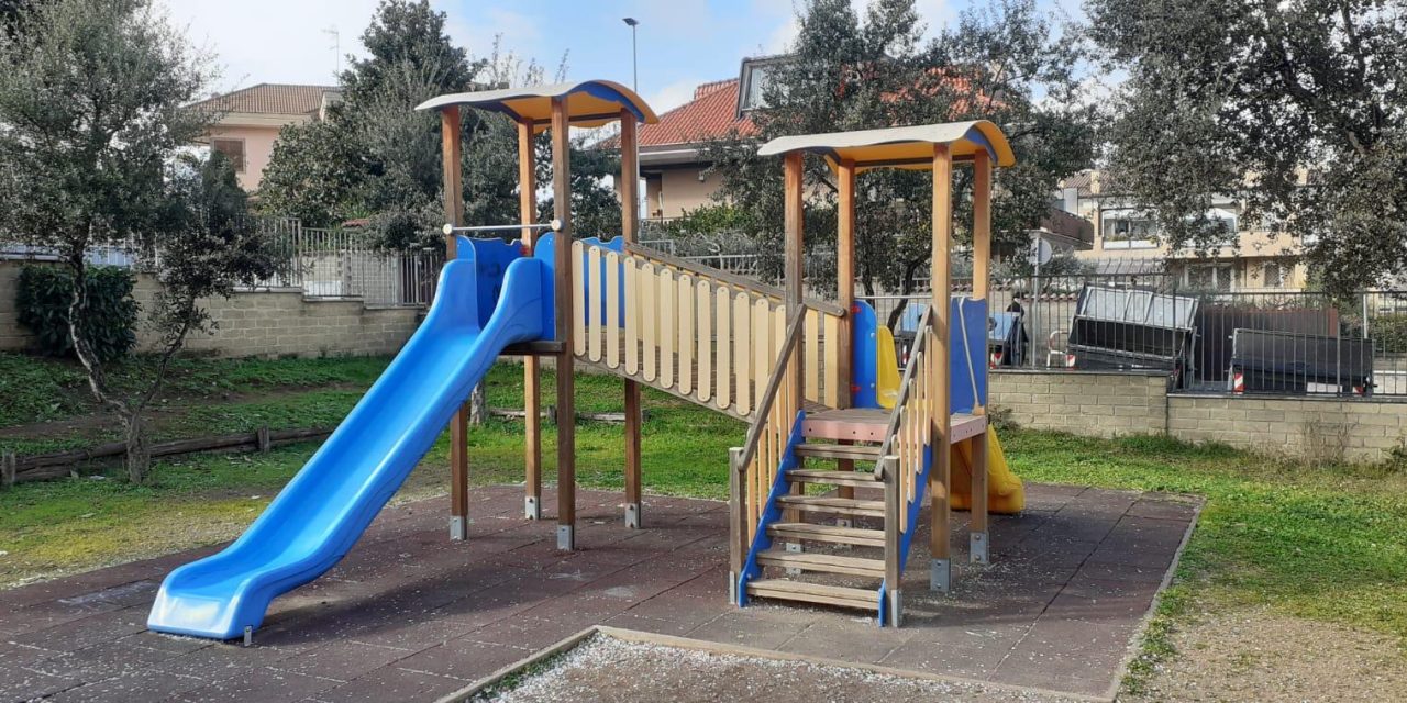 Riparato il “castello” del parco di Via Fosso Scilicino