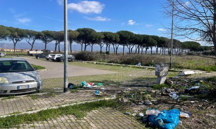 Via Torricella Sicura: richiesto intervento urgente per parcheggio e parco